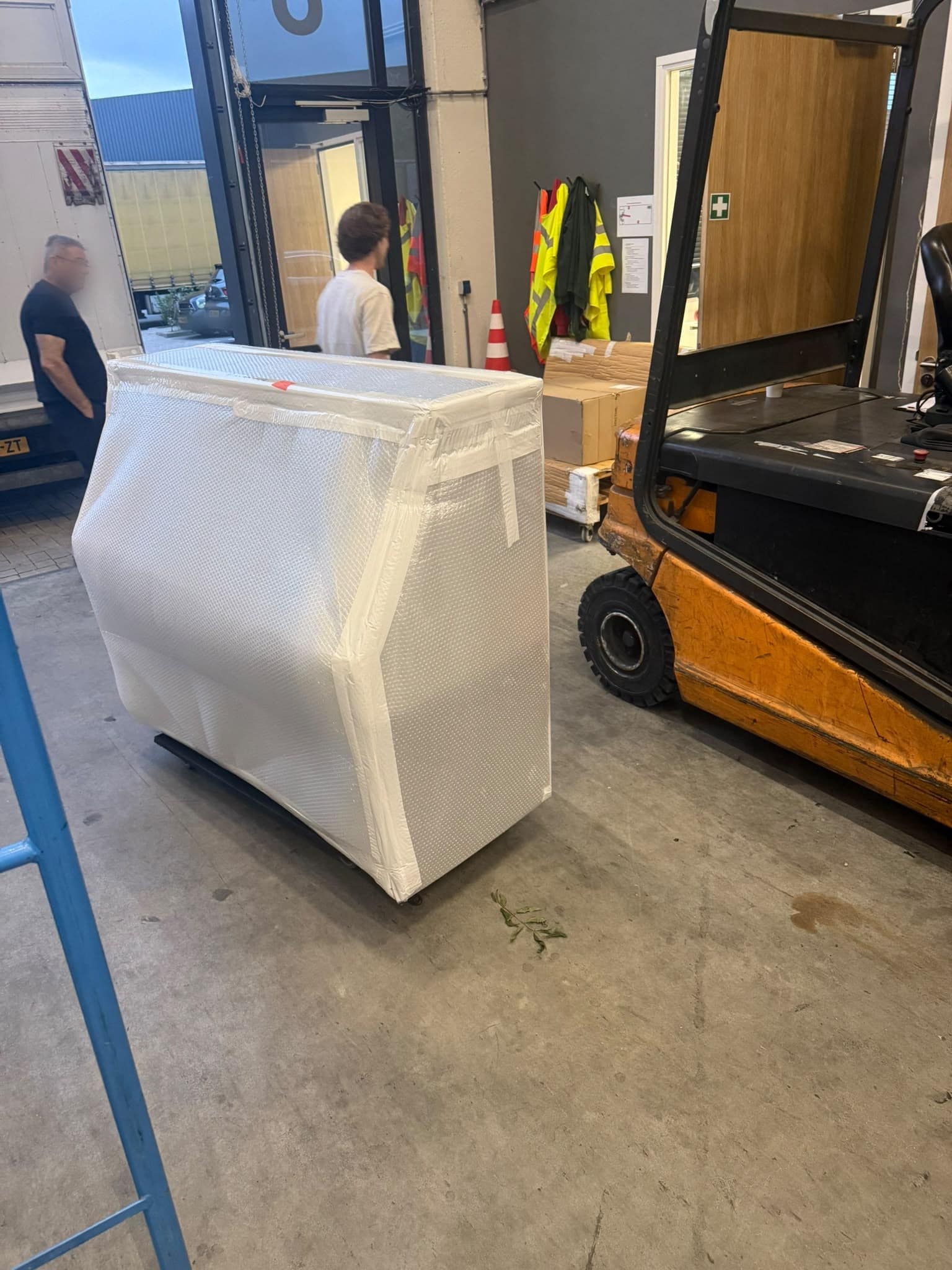 Piano exportwaardig verpakt in noppenfolie, klaar voor zeevracht